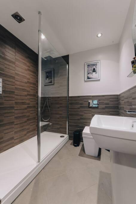 Penthouse Noir - Wyndale Living - Central Bham 2Br Birmingham Bagian luar foto